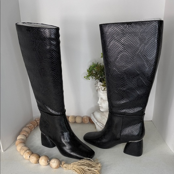 DKNY Women's Cana Block Heel Knee-High Boots Wide Calf Sz 8 - Picture 1 of 12